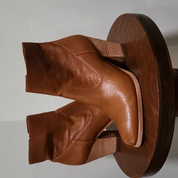 FRYE ESSA COGNAC LEATHER ANKLE BOOTIES BOOTS SIZE 7 NO BOX