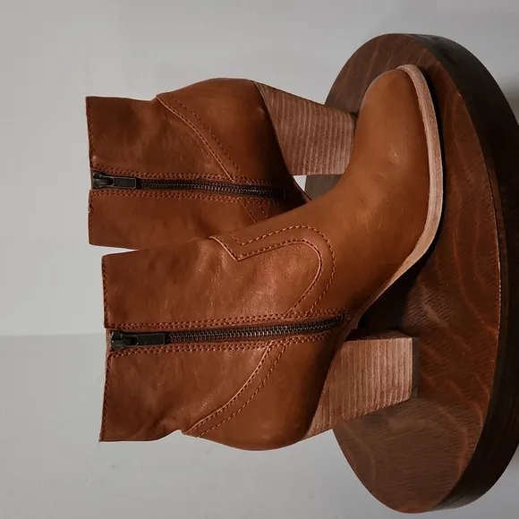 FRYE ESSA COGNAC LEATHER ANKLE BOOTIES BOOTS SIZE 7 NO BOX