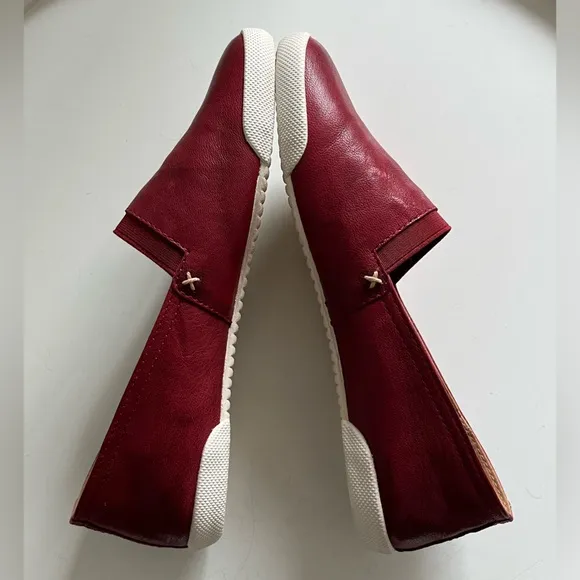 Frye Melanie Slip - On Women Burgundy Flat Sneaker Size 7M