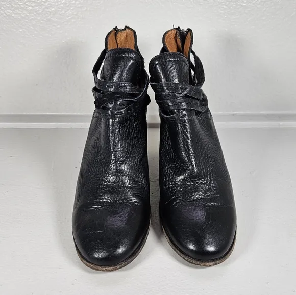 Frye Naomi Pickstitch Black Leather Ankle boots Size 7