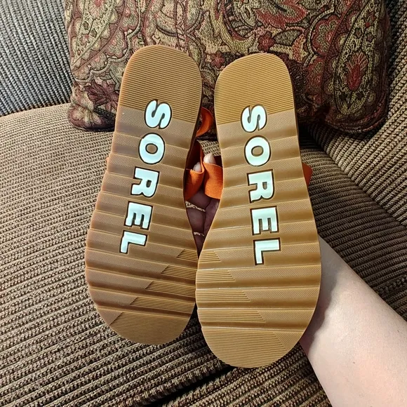 Fun &amp; Stylish Sorel Women's Ella II Slide Sandals In Desert Sun &amp; Chalk Size 7.5