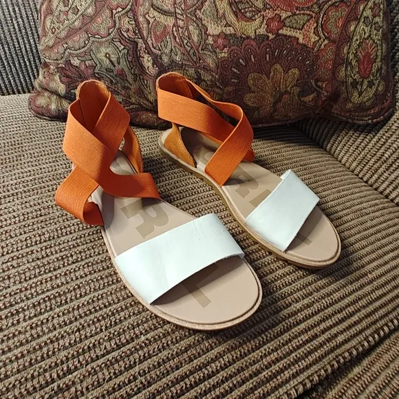 Fun &amp; Stylish Sorel Women's Ella II Slide Sandals In Desert Sun &amp; Chalk Size 7.5