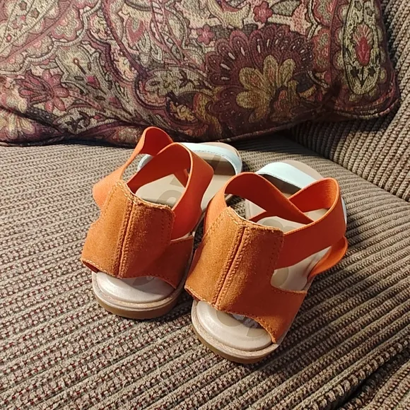 Fun &amp; Stylish Sorel Women's Ella II Slide Sandals In Desert Sun &amp; Chalk Size 7.5
