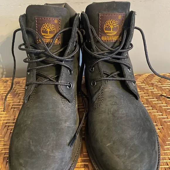 (GENTLY USED) Boys TIMBERLAND 2.5Y Kids Premium 6-Inch Waterproof Boots