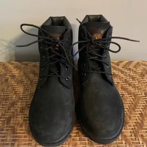 (GENTLY USED) Boys TIMBERLAND 2.5Y Kids Premium 6-Inch Waterproof Boots