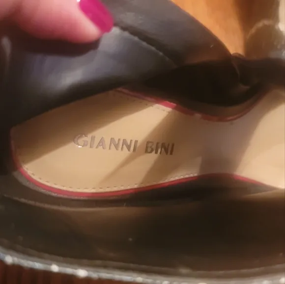 Gianni Bini Black White Genuine Leather Peep Toe Heels Sandals Shoes Size 8.5