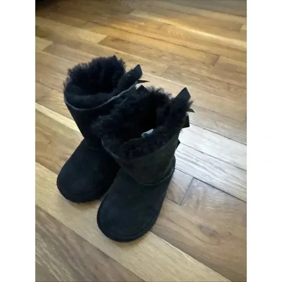 Girl's Boots UGG Kids Bailey Bow II Toddler Size 7
