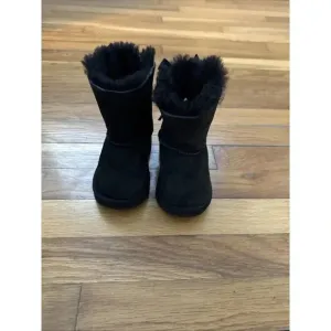 Girl's Boots UGG Kids Bailey Bow II Toddler Size 7
