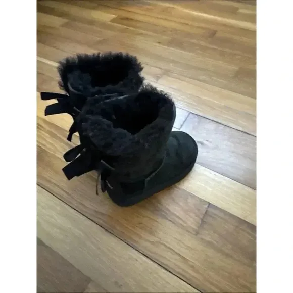 Girl's Boots UGG Kids Bailey Bow II Toddler Size 7