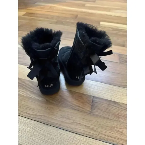 Girl's Boots UGG Kids Bailey Bow II Toddler Size 7