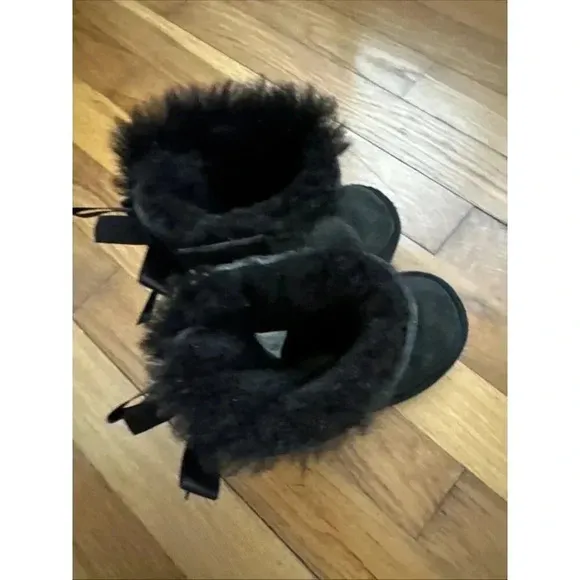 Girl's Boots UGG Kids Bailey Bow II Toddler Size 7