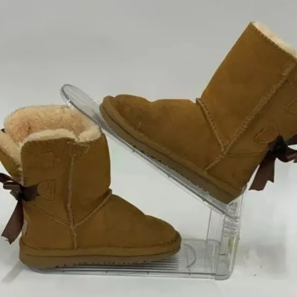 Girl's UGG Boots       bow defect READ DESCRIPTION
