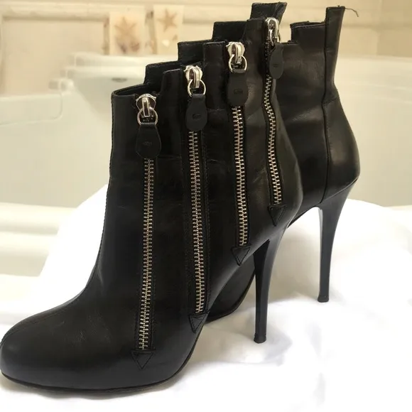 Giuseppe Zanotti women’s ankle boots size 38.5