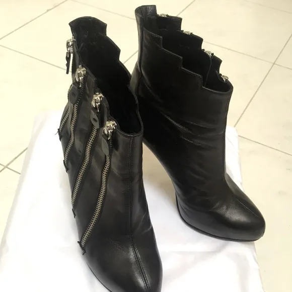 Giuseppe Zanotti women’s ankle boots size 38.5