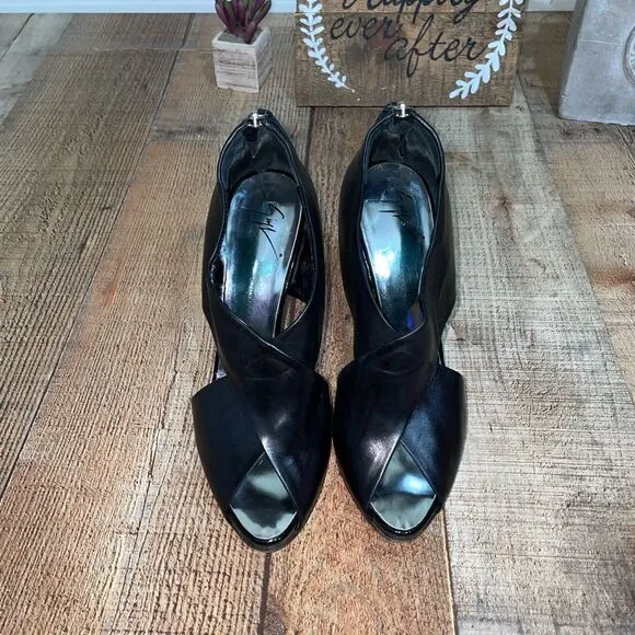 Giuseppe ZanottiBlack Leather Crisscross Ankle Size 38.5 Boots/Booties