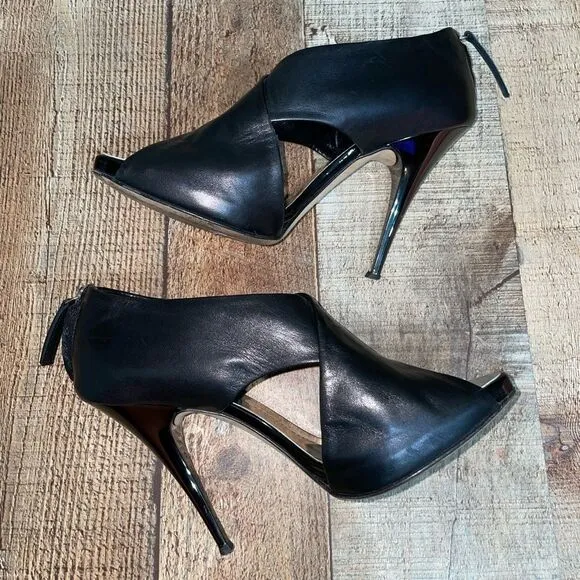 Giuseppe ZanottiBlack Leather Crisscross Ankle Size 38.5 Boots/Booties