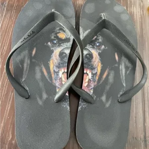 Givenchy Men Rottweiler Flip Flops Sandals 10.5-11