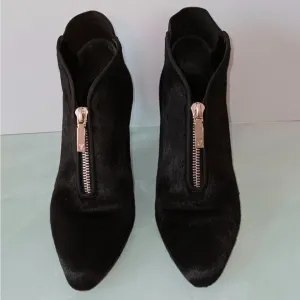 Gorgeous Louis Vuitton Black Ankle Booties with Zipper 😍❤️