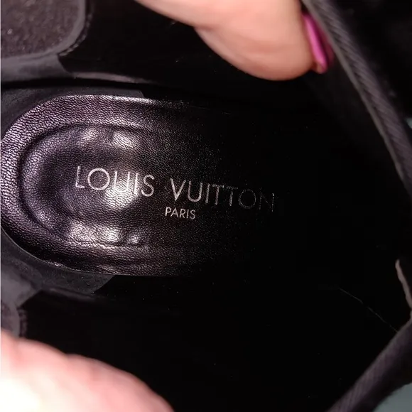 Gorgeous Louis Vuitton Black Ankle Booties with Zipper 😍❤️