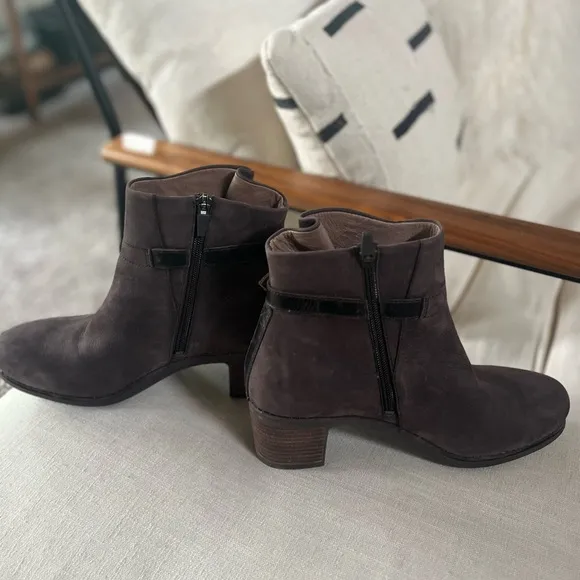 Gorgeous Women's Dansko Hartley Brown Ankle Boots size 39 (US 8/8.5) Like New!
