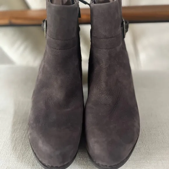 Gorgeous Women's Dansko Hartley Brown Ankle Boots size 39 (US 8/8.5) Like New!