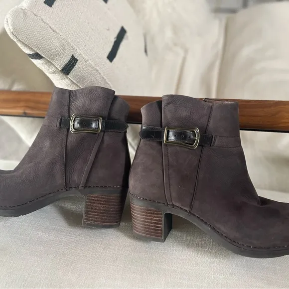Gorgeous Women's Dansko Hartley Brown Ankle Boots size 39 (US 8/8.5) Like New!