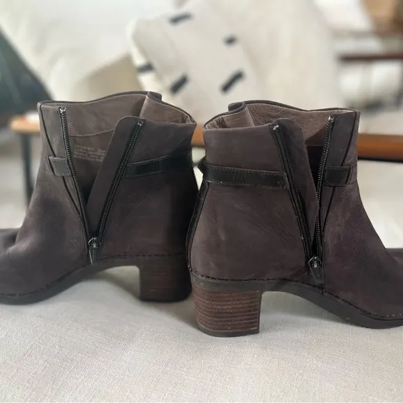 Gorgeous Women's Dansko Hartley Brown Ankle Boots size 39 (US 8/8.5) Like New!