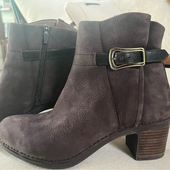 Gorgeous Women's Dansko Hartley Brown Ankle Boots size 39 (US 8/8.5) Like New!