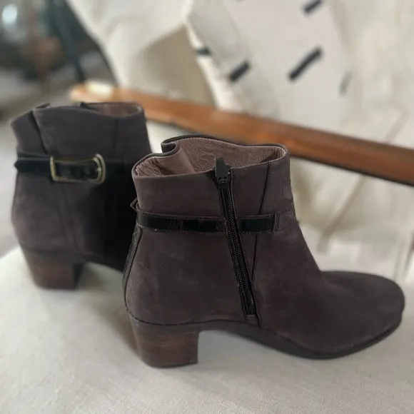 Gorgeous Women's Dansko Hartley Brown Ankle Boots size 39 (US 8/8.5) Like New!