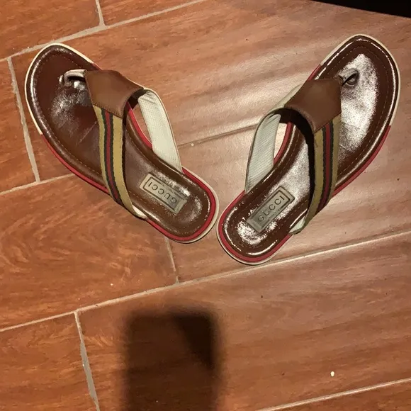 Gucci Brown Leather Flip Flops/Sandals 233316 7C