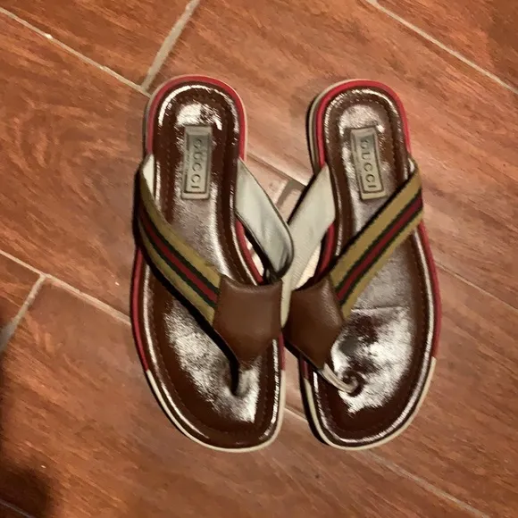 Gucci Brown Leather Flip Flops/Sandals 233316 7C