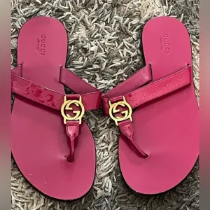 Gucci Fuschia Pink vernice crystal leather microGuccisima sandals