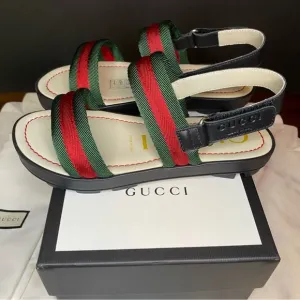Gucci Kids Black Sandals with Red and Green Stripes