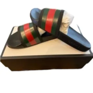GUCCI PURSUIT 72 Slides Men US Size 9 Sandals Flip Flops Green &amp; Red Flaws