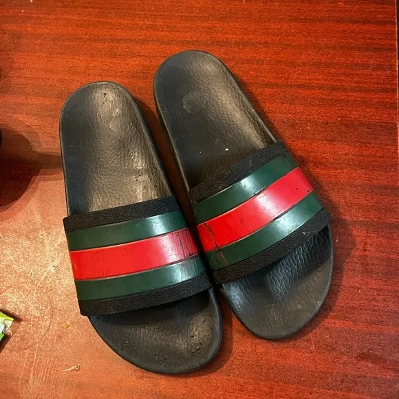 GUCCI PURSUIT 72 Slides Men US Size 9 Sandals Flip Flops Green &amp; Red Flaws