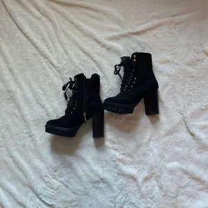 heeled boots