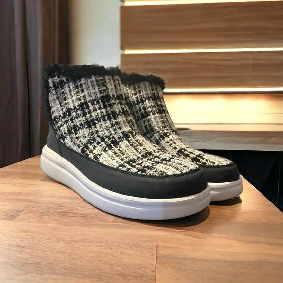 Hey Dude Mel Boucle Boots Women’s Sz 12 NWT