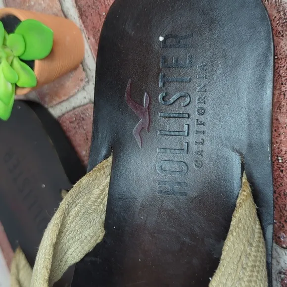 Hollister Flip Flop Sandals Y2K Men's 9.5 Brown and Tan Leather Beachy Casual