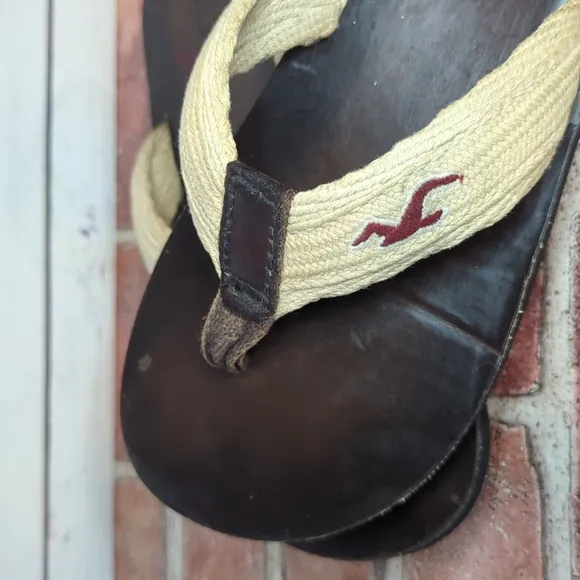 Hollister Flip Flop Sandals Y2K Men's 9.5 Brown and Tan Leather Beachy Casual