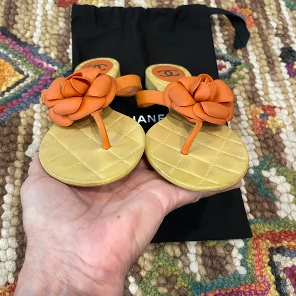 🌺🎉HP🌺🎉 Sale🎉 Chanel Camellia Rubber Thong Sandals