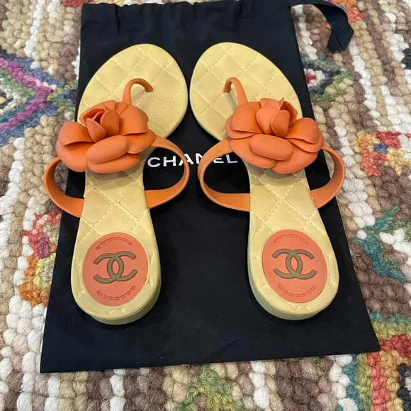 🌺🎉HP🌺🎉 Sale🎉 Chanel Camellia Rubber Thong Sandals