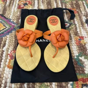 🌺🎉HP🌺🎉 Sale🎉 Chanel Camellia Rubber Thong Sandals