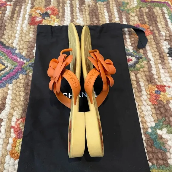 🌺🎉HP🌺🎉 Sale🎉 Chanel Camellia Rubber Thong Sandals