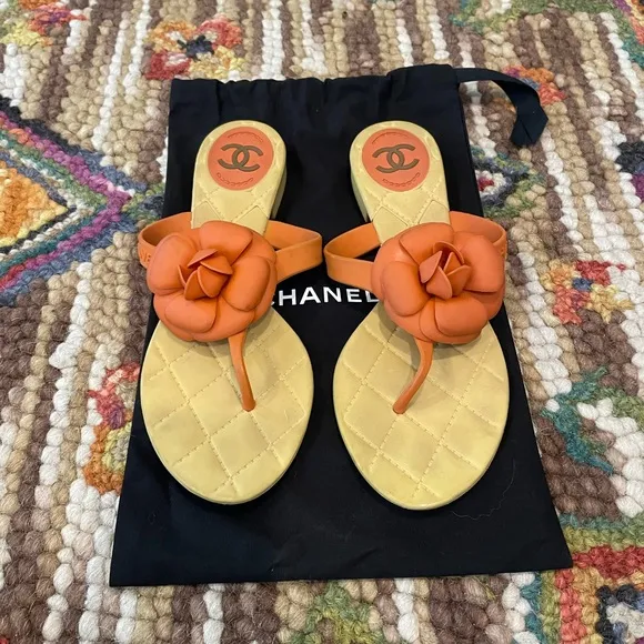 🌺🎉HP🌺🎉 Sale🎉 Chanel Camellia Rubber Thong Sandals