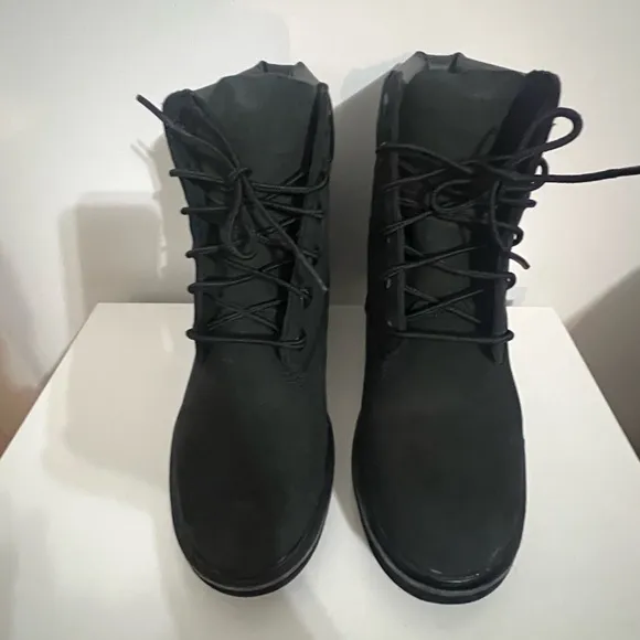 🎉HP🎉Timberland Black Waterproof 2” Heel Boots Black Women's Kinsley 6-Inch