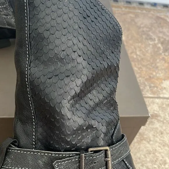I have several pairs of these wonderful Italian boots. These are new!