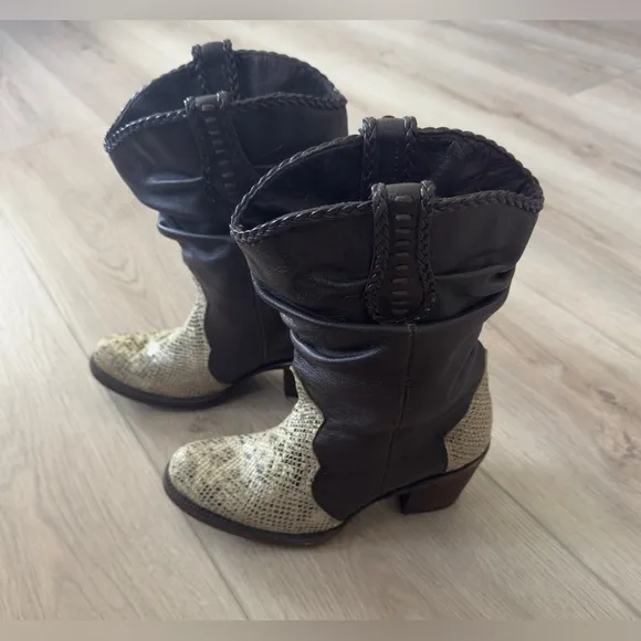 INDOMABLE,S Brown and Tan Heeled Boots with Classic Western Style