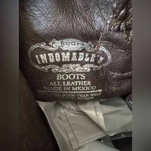 INDOMABLE,S Brown and Tan Heeled Boots with Classic Western Style