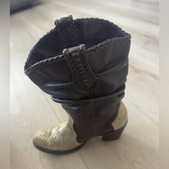 INDOMABLE,S Brown and Tan Heeled Boots with Classic Western Style