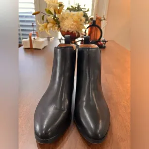 J. CREW Walker Elegant Smooth Black Ankle Boots Women Size 8.5 Slip on Timeless